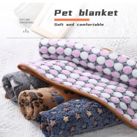 Soft and Fluffy High Quality Fluffy Cute Star Printing Pet Mat Warm and Comfortable Pet Blanket for Dogs and Cats Pet Supplies (Color: Coffee color polka)